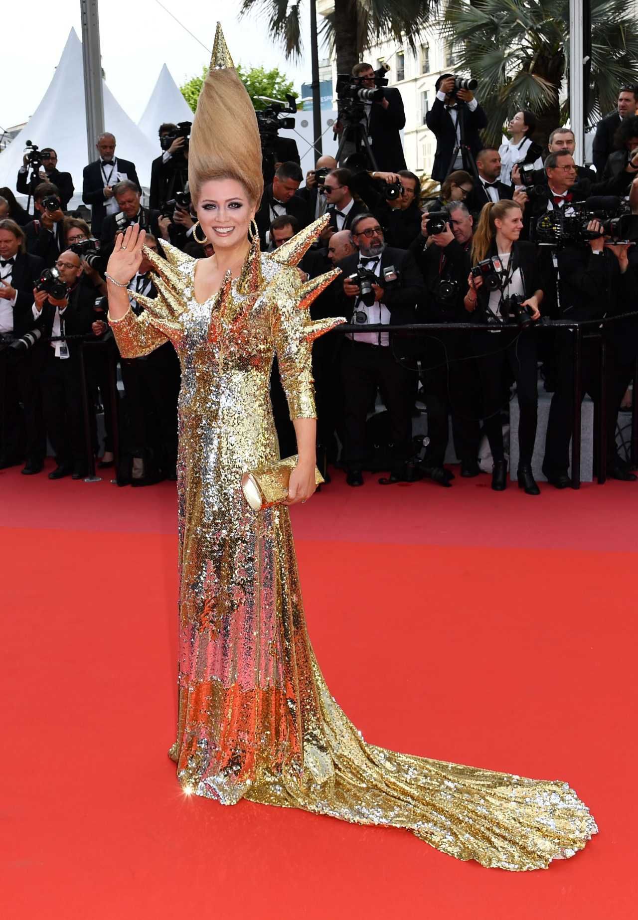 โอเค! กล้าแต่งก็กล้าชม Elena Lenina น่าจะได้แรงบันดาลใจจากทุเรียนหมอนทองไทยแลนด์