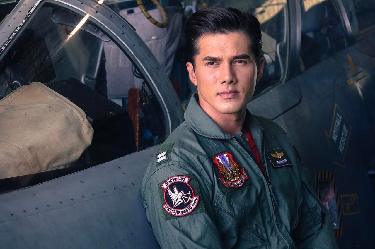 ภาพมิกค์เมื่อรับบทเป็นทหารอากาศในละคร