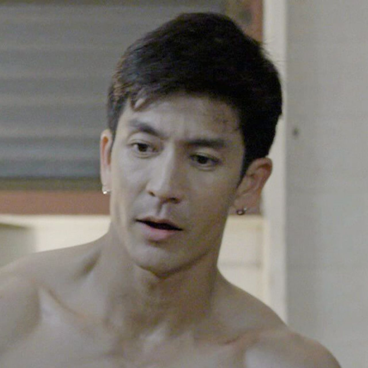 โดนกล่อมจนยอม! ติ๊กเจษ ถอดเสื้อโชว์กล้ามมัดแน่นๆ เห็นแล้วสมกับชื่อ หมวดมัด แห่ง คู่ซี้ผีมือปราบ ซะจริงๆ --- โอ้ย...ย อิจฉา สาวพีซ ภรรยาเฮียเสียจริงจริ๊ง.