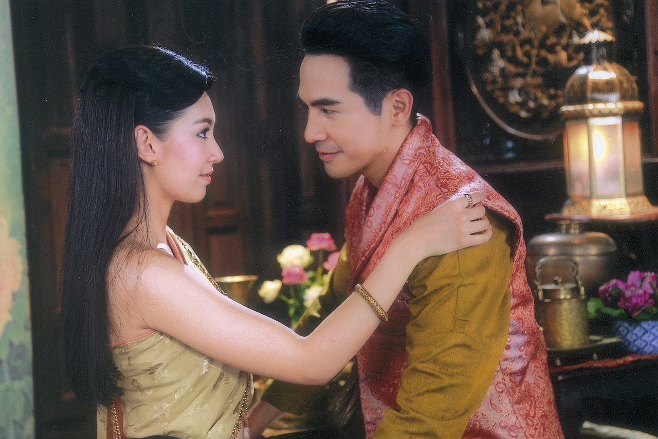 สายตาพี่ขุนทำน้องละลายแล้วค่ะ