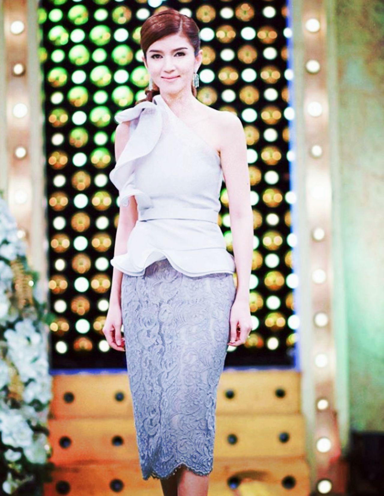 เสื้อไหล่เดียวก็สวยมาก