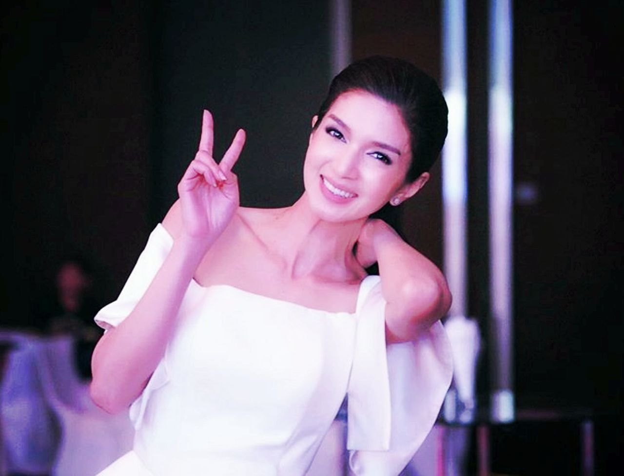 ชุดเปิดไหล่ก็เรียบหรูดูดี