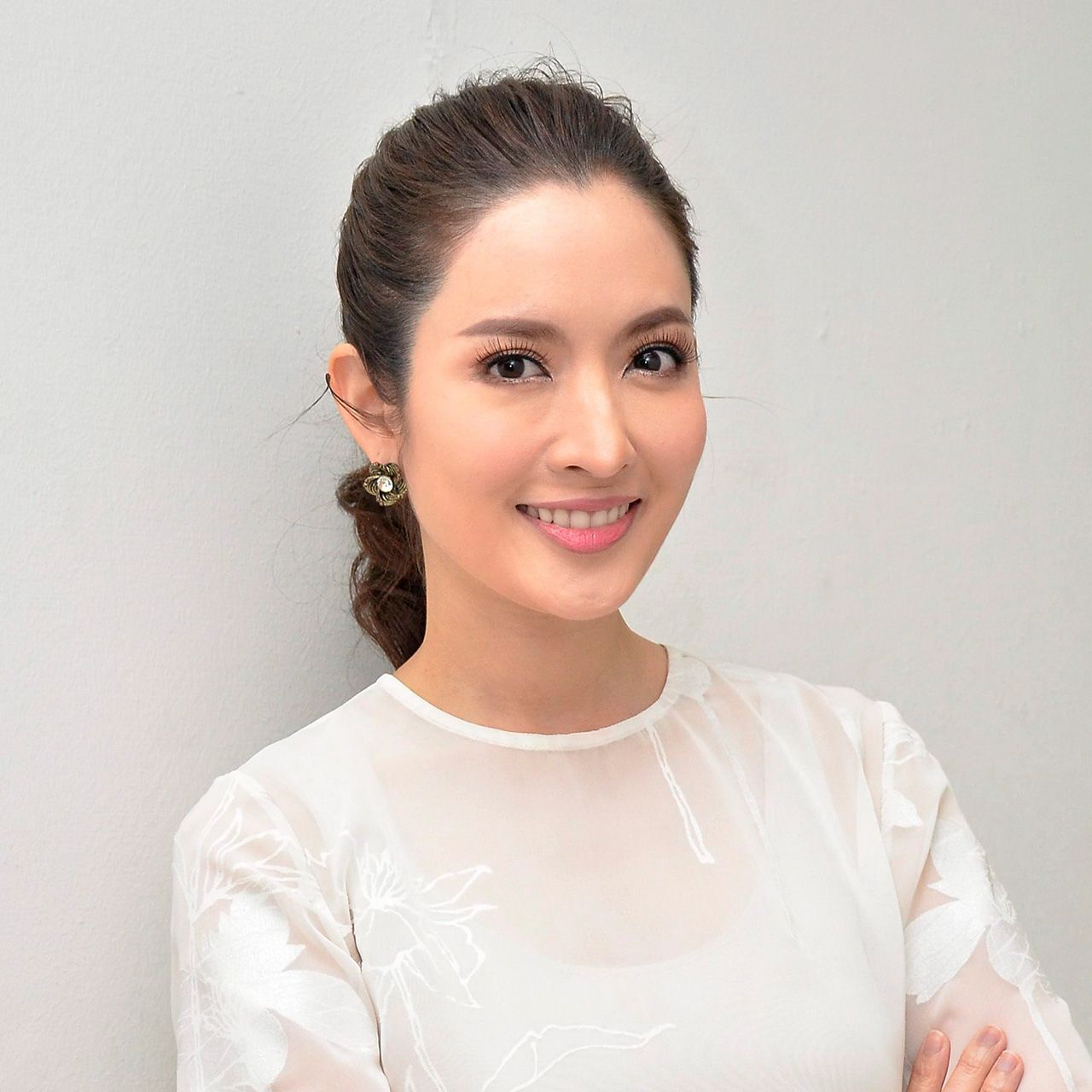 ส่วน แอฟ-ทักษอร มาทำรายการ “แชร์ข่าวสาวสตรอง” ทางไทยรัฐทีวี วันแรก ตื่นเต้นมาก แต่ได้กำลังใจจากน้องปีใหม่ บอก goodluck นะคะหม่ามี้ เล่นเอาคุณแม่ปลื้มมมมมมฝุดๆ.