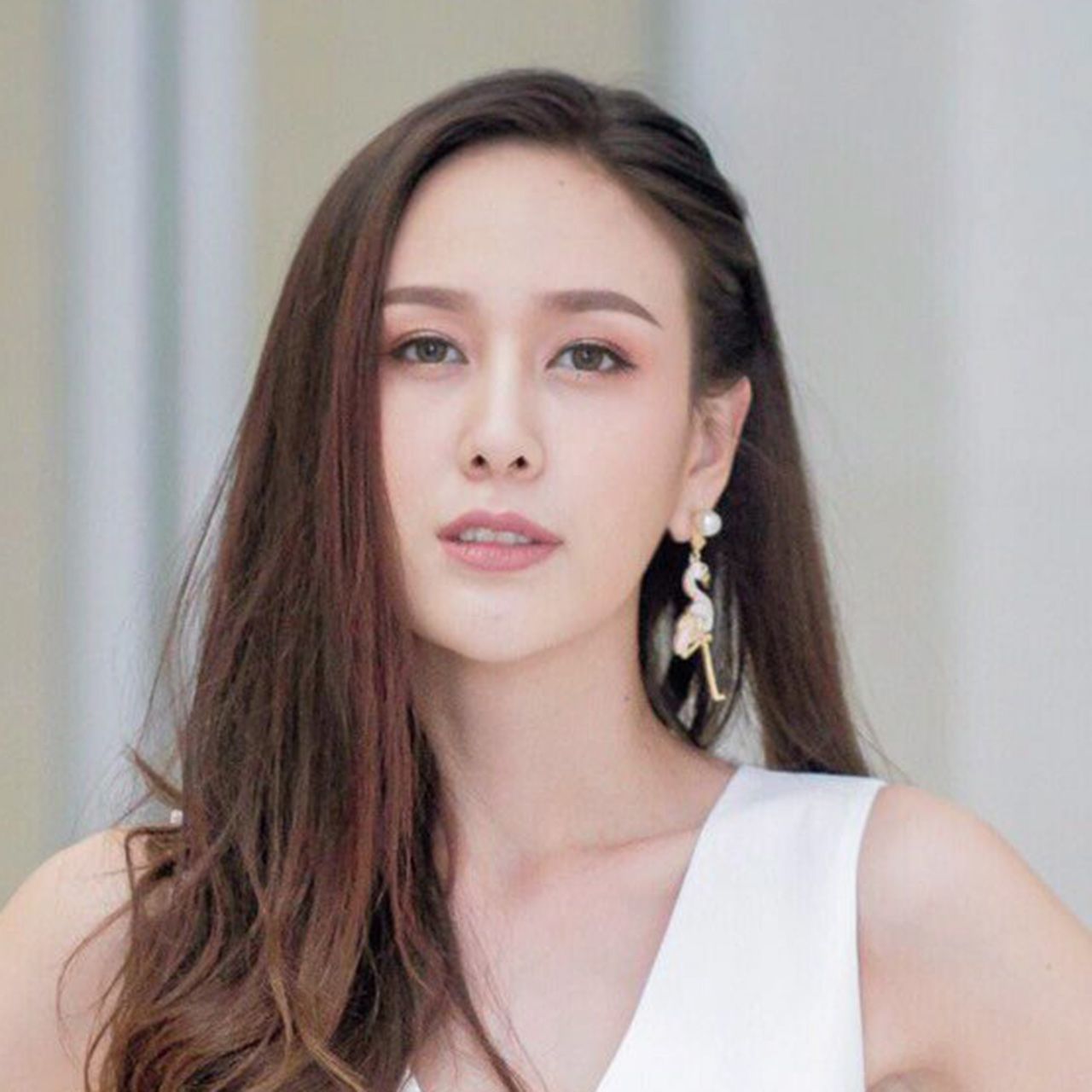 ดวงสมพงศ์กับสัตว์โลกผู้น่ากึ๋ย เรื่องก่อน ฝ้าย-เวฬุรีย์ ต้องให้ตัวบึ้งไต่แขน มา “มัจจุราช ฮอลิเดย์” ช่อง 8 เล่นกับแมลงสาบแบบน่าเอ็นดู๊ แต่พอคัตปุ๊บ ดีดตัวหนีอย่างแรง ประตูห้องแทบพัง อะจึ๋ยยึ๋ย!!