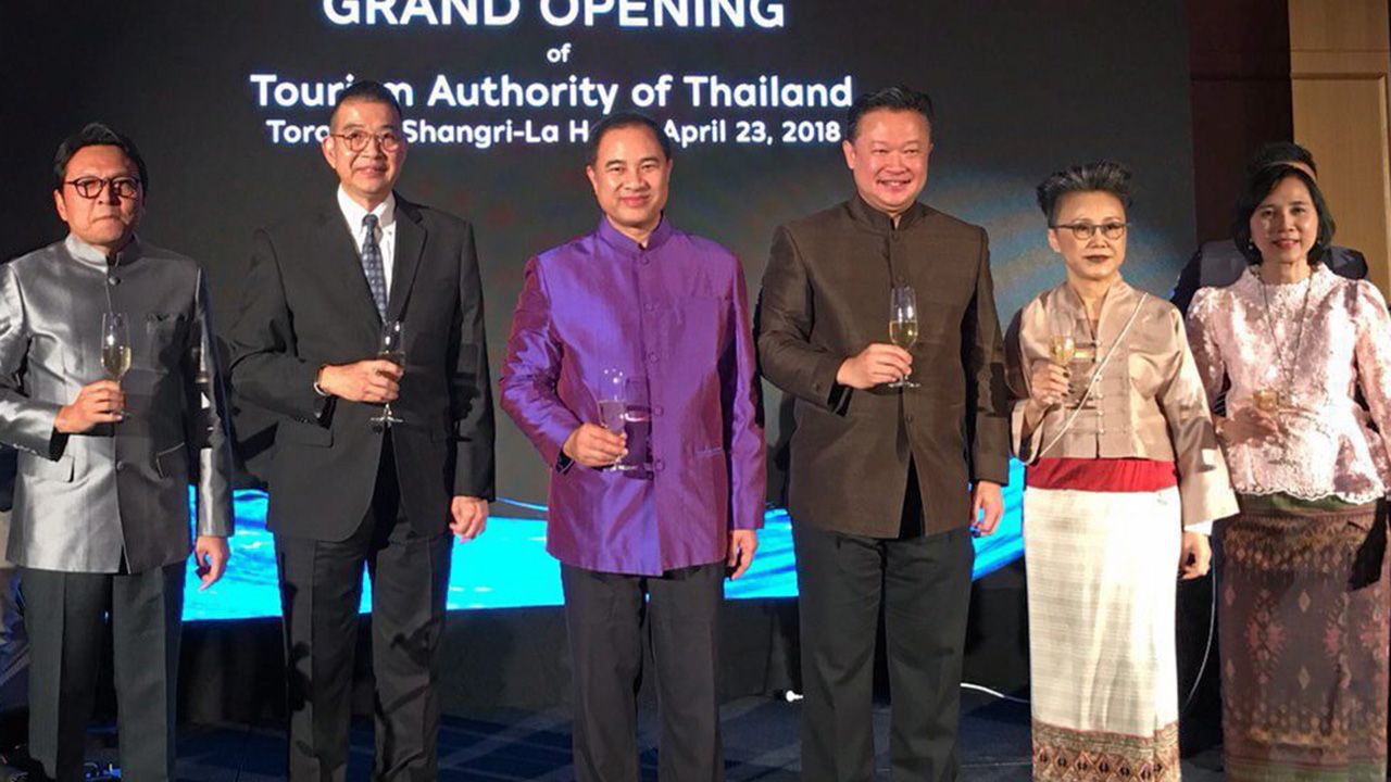 เปิดสำนักงาน กลินท์ สารสิน ประธาน กก.ททท. ยุทธศักดิ์ สุภสร ผู้ว่าการ ททท. ศรีสุดา วนภิญโญศักดิ์ และ ธเนศวร์ เพชรสุวรรณ รองผู้ว่าการฯ ร่วมงานเปิด สนง.ททท. ที่นครโตรอนโต แคนาดา มี พวงเพ็ญ กลั่นวารี เป็น ผอ.