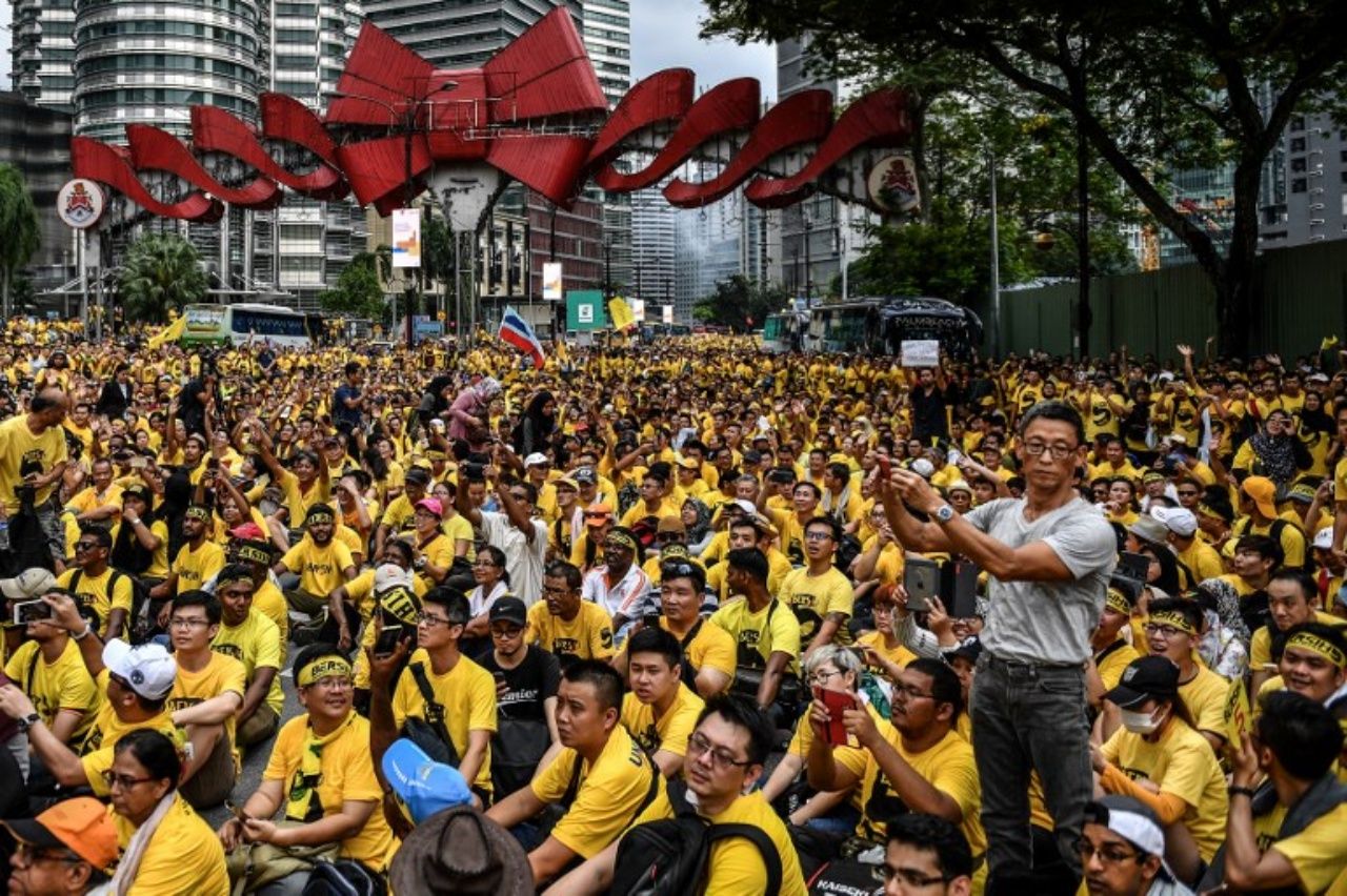 ชาวมาเลเซียออกมาประท้วงต่อต้านนายกฯ นาจิบ กรณีกองทุน 1MDB