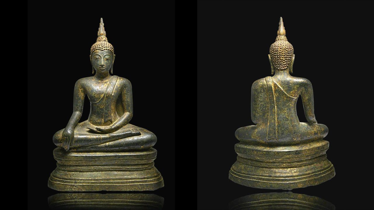 พระพุทธรูป พุทธศิลป์สมัยกำแพงเพชร สนิมเขียวหยก ของ ธเนตร เนตรทอง.