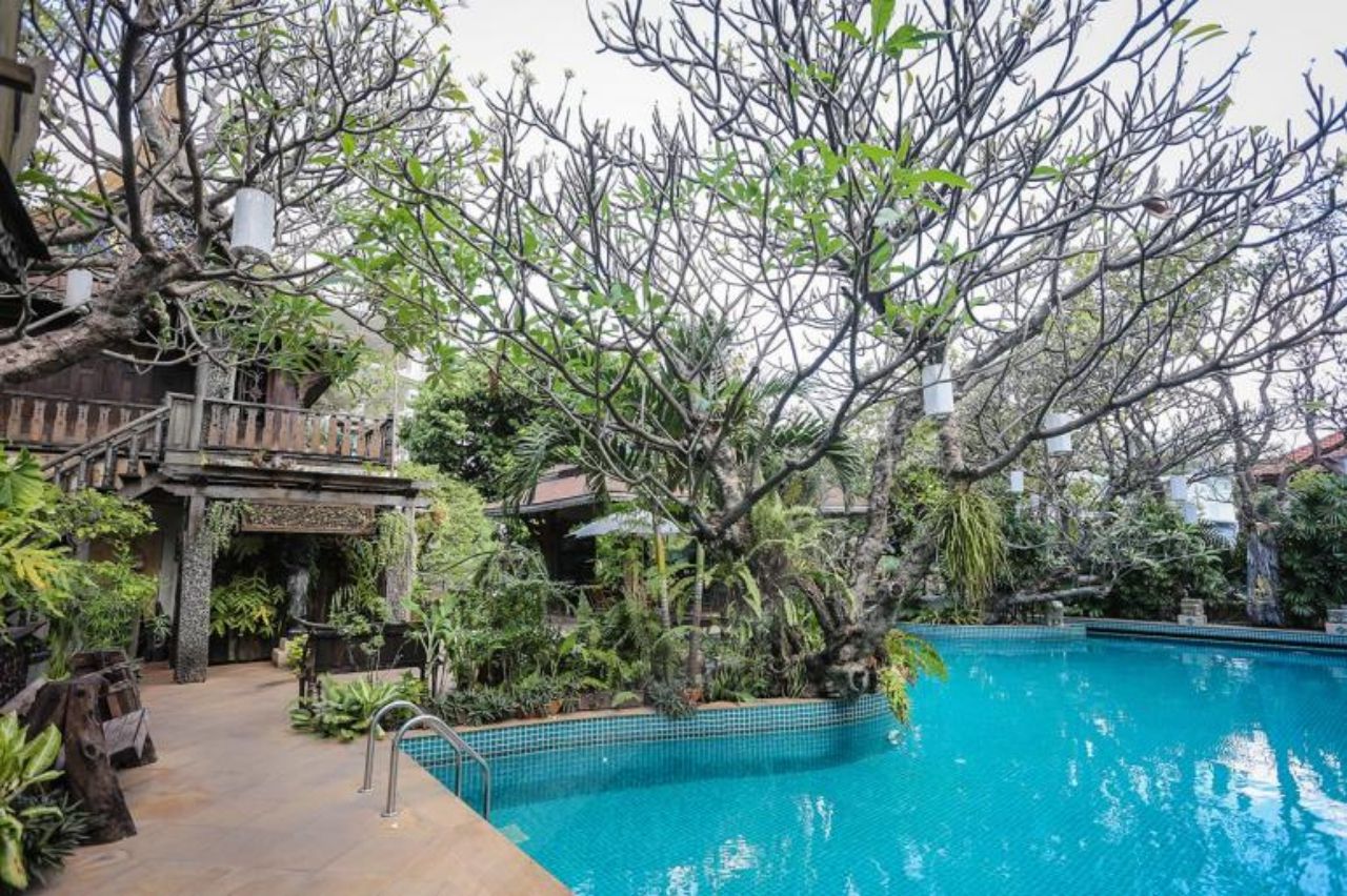 สระว่ายน้ำใหญ่เว่อร์ เห็นแล้วอยากว่ายน้ำสุดๆ