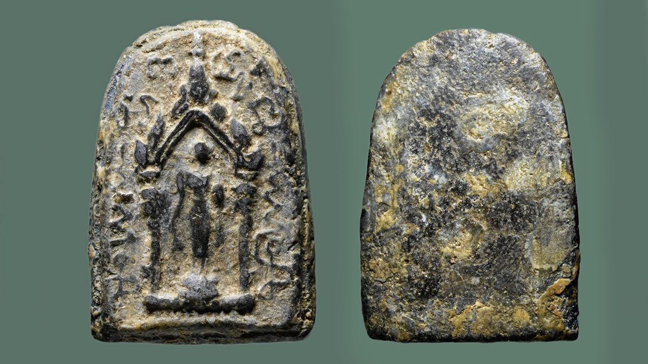 พระปิลันทน์ พิมพ์ซุ้มประตู สมเด็จพระพุฒาจารย์ (ม.จ.ทัต) วัดระฆังฯ ของ พิภู ชัยชยะกุล.