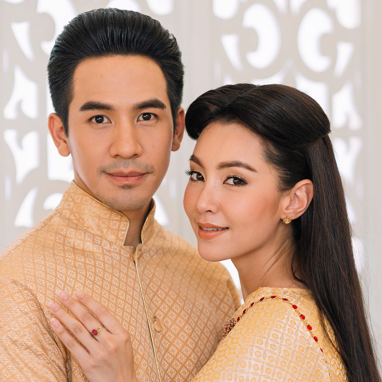 ละคร “บุพเพสันนิวาส” เพิ่งลาจอก็ประเดิมกวาดรางวัลจากชมรมสมาพันธ์สื่อสารมวลชนแห่งประเทศไทย “เณศไอยรา” ถึง 5 รางวัล ทั้งละคร, ผู้จัด, พระ-นาง และดาวรุ่ง.