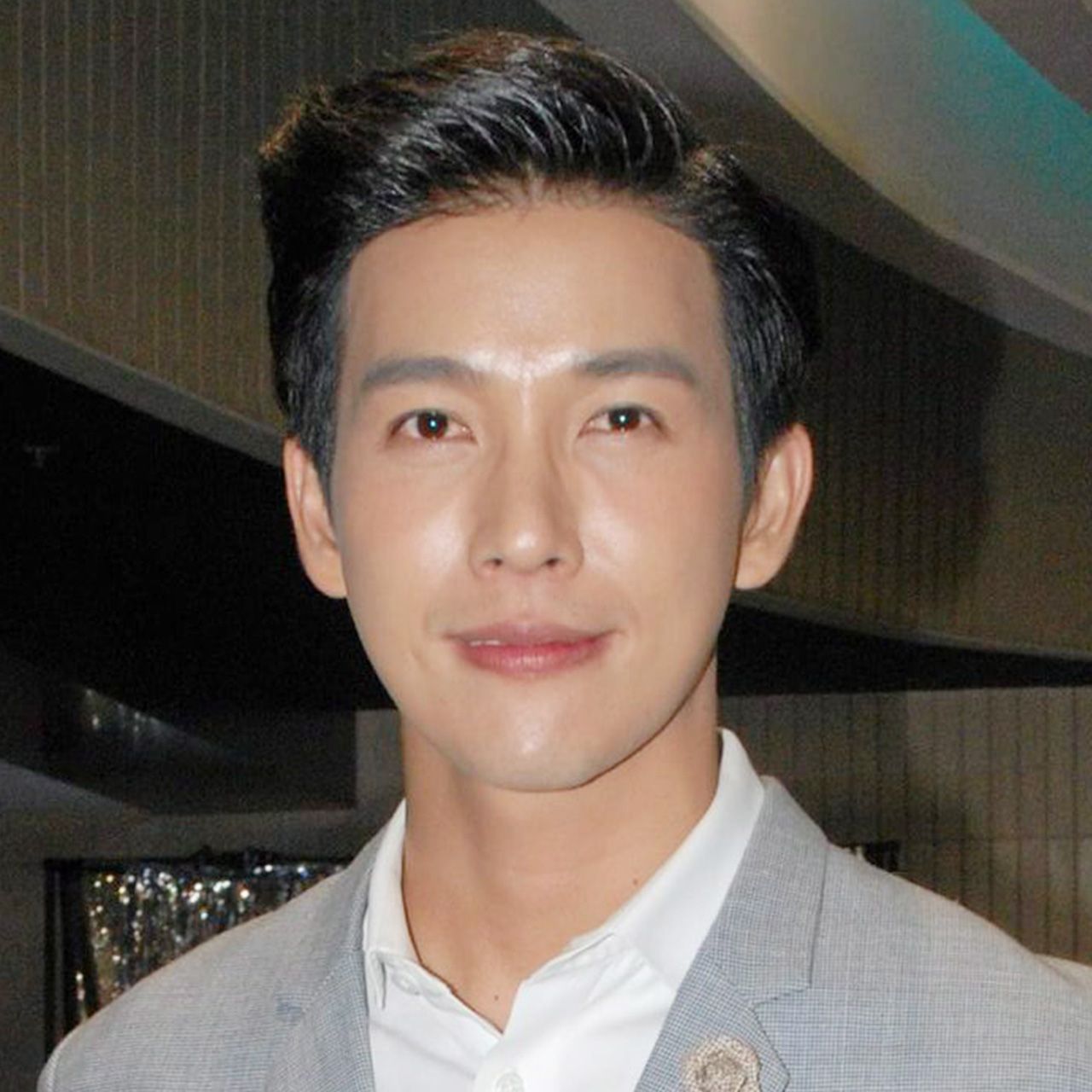 เตรียมควงคู่กันมาแถลงข่าวงานแต่งสิ้นเดือนนี้ พุฒ–พุฒิชัย แย้มออกมาว่า การเตรียมงานวิวาห์ยกให้ จุ๋ย ตัดสินใจคนเดียว!...อืมม แค่นี้ก็รู้แล้วว่าต่อไปใครจะใหญ่ในบ้าน คริๆ.
