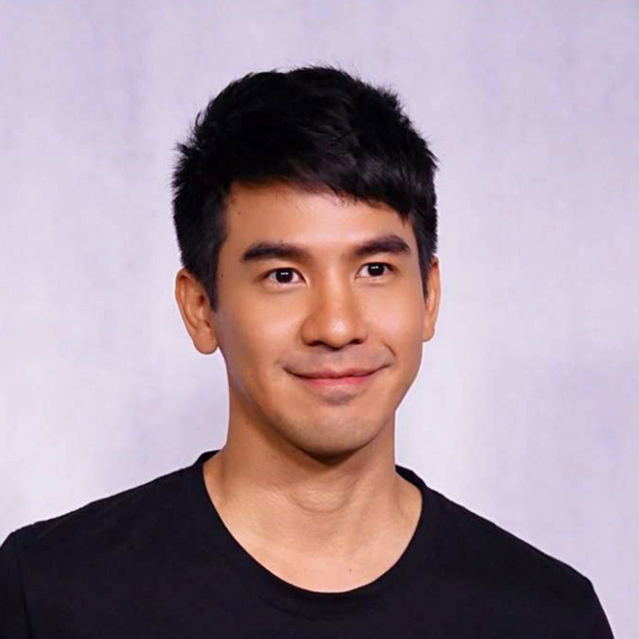 พอ การะเกด ไม่อยู่ ทำให้ พี่หมื่นโป๊ป ต้องรับเละวิ่งรอกอย่างต่ำวันละ 3-4 งาน...เอิ่ม ถ้า แม่หญิง กลับมาแล้วเห็น พี่หมื่น ตัวเป็นเกลียวหัวเป็นนอตก็ให้เข้าใจด้วยนะจ๊ะ คริๆ.