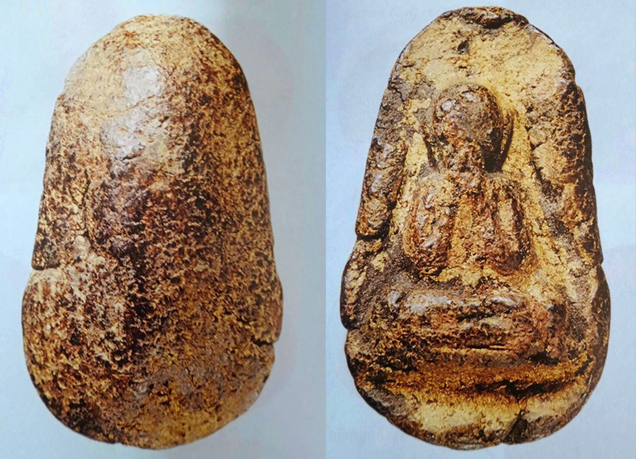 พระปิดตา เนื้อผงคลุกรัก พิมพ์ใหญ่ หลวงพ่อผุด วัดวังเวียน ท่าใหม่ จันทบุรี.