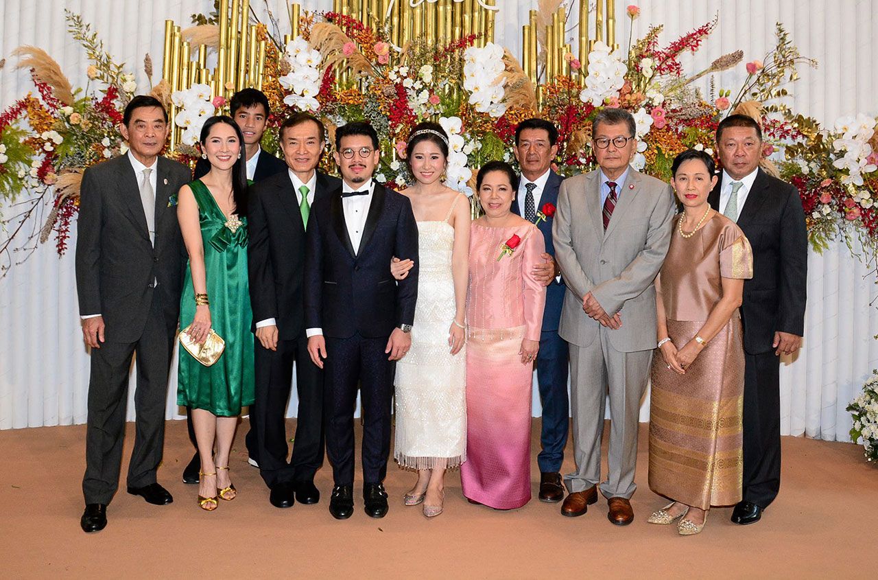 มีคู่ สราวุธ วัชรพล ควง อรพรรณ พร้อม สรัญวุฐิ มาเป็นประธานในงานแต่งงานระหว่าง ชวนจู ลี บุตรี หยาง ลี-ยั่วหว่า ซุน กับ กฤป บุตร สมถวิล-เอมอร ตอพฤกษา โดยมี รศ.ดร.ไชยา ยิ้มวิไล, วันนิวัติ ศรีไกรวิน และ กนกศักดิ์ ปิ่นแสง มาร่วมงานด้วย ที่ รร.พูลแมน คิง เพาเวอร์ วันก่อน.