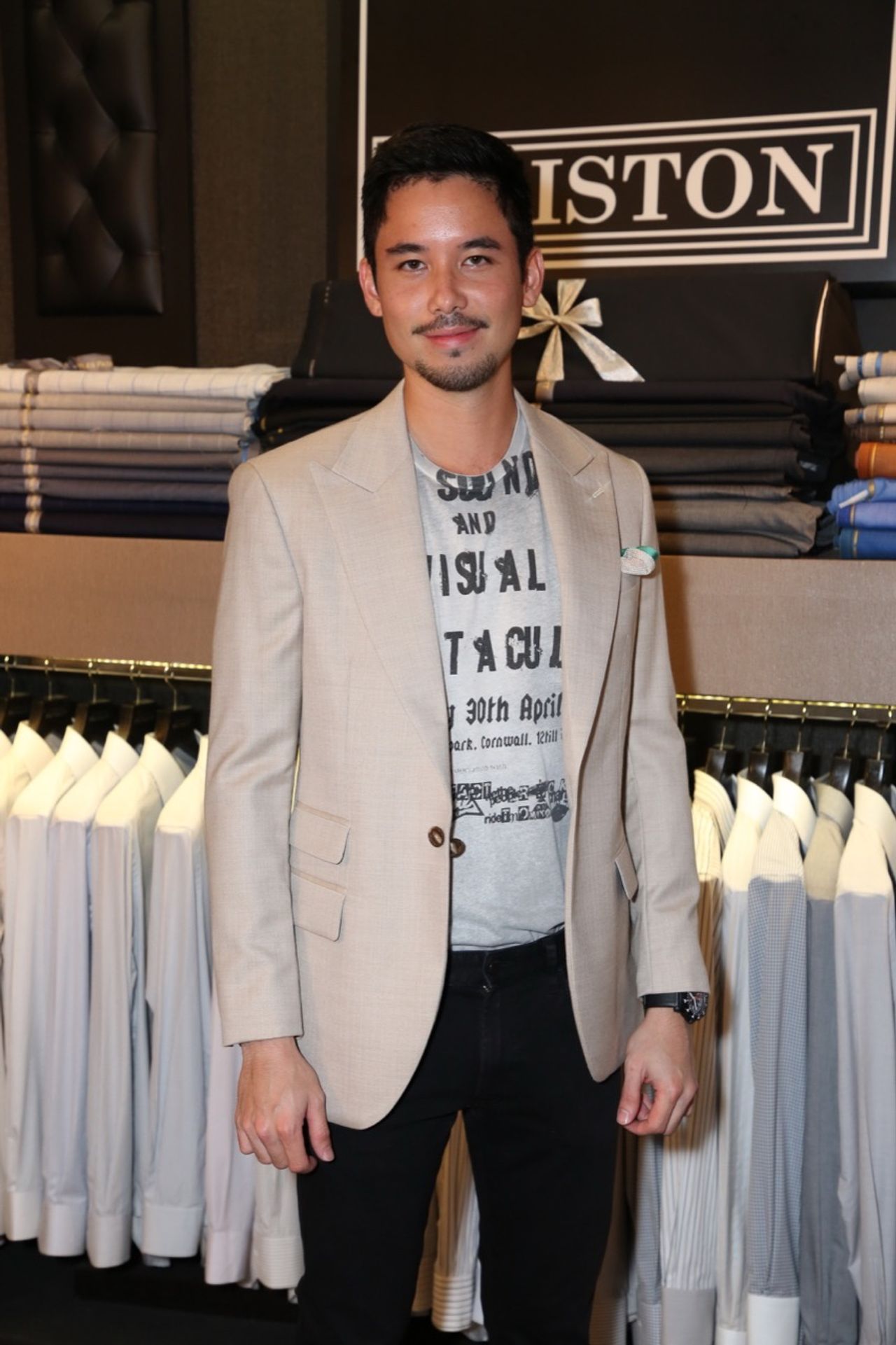 นนท์ อัมระนันทน์