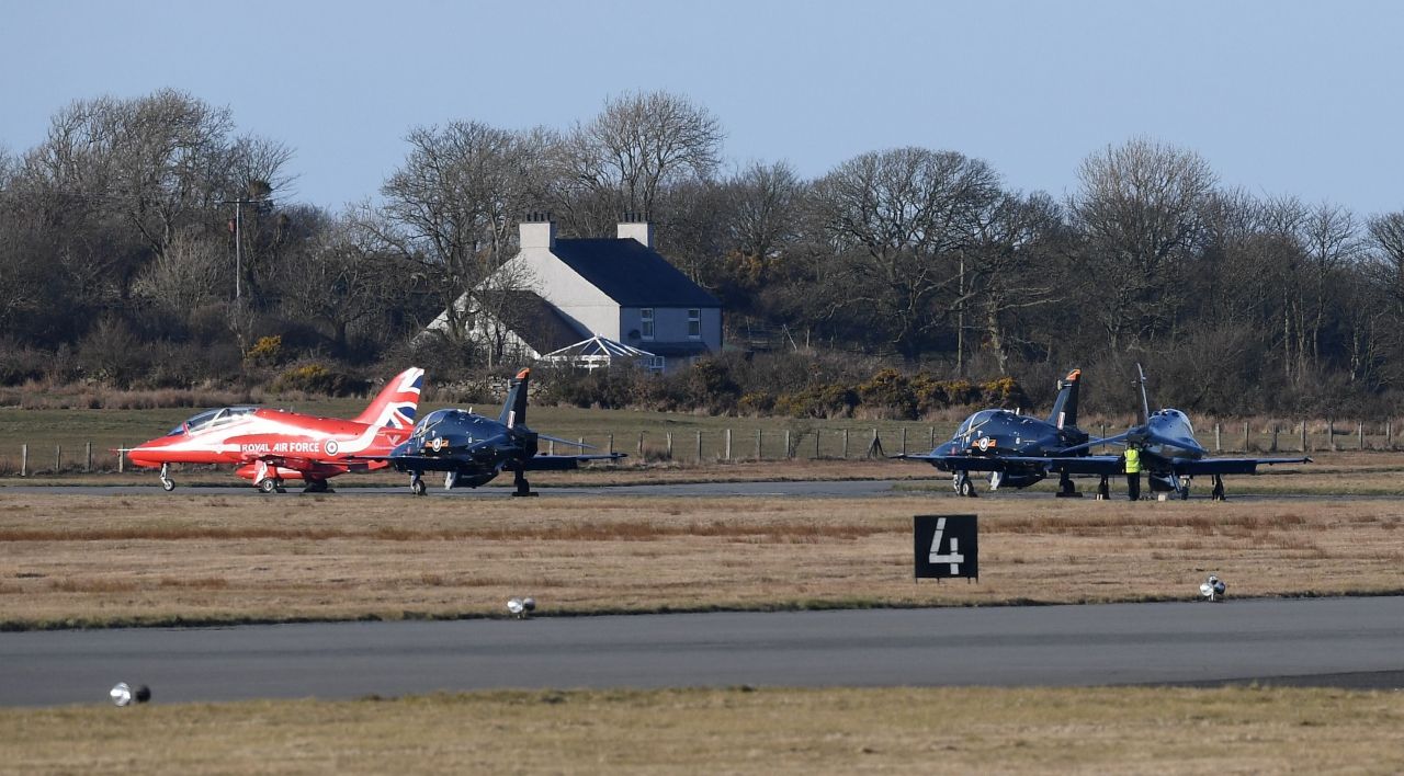 เครื่องบินขับไล่ Red Arrows (สีแดง)