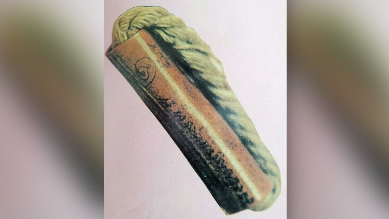 ตะ กรุด กระดูกแร้ง หลวงพ่อหรุ่น (เก้ายอด) วัดอัมพวัน เขตดุสิต.