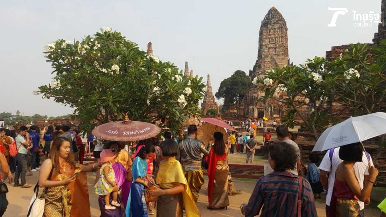 สวยๆ หล่อๆ กันทุกคน แต่งชุดไทยนี่แหละ โอเคมากๆ 