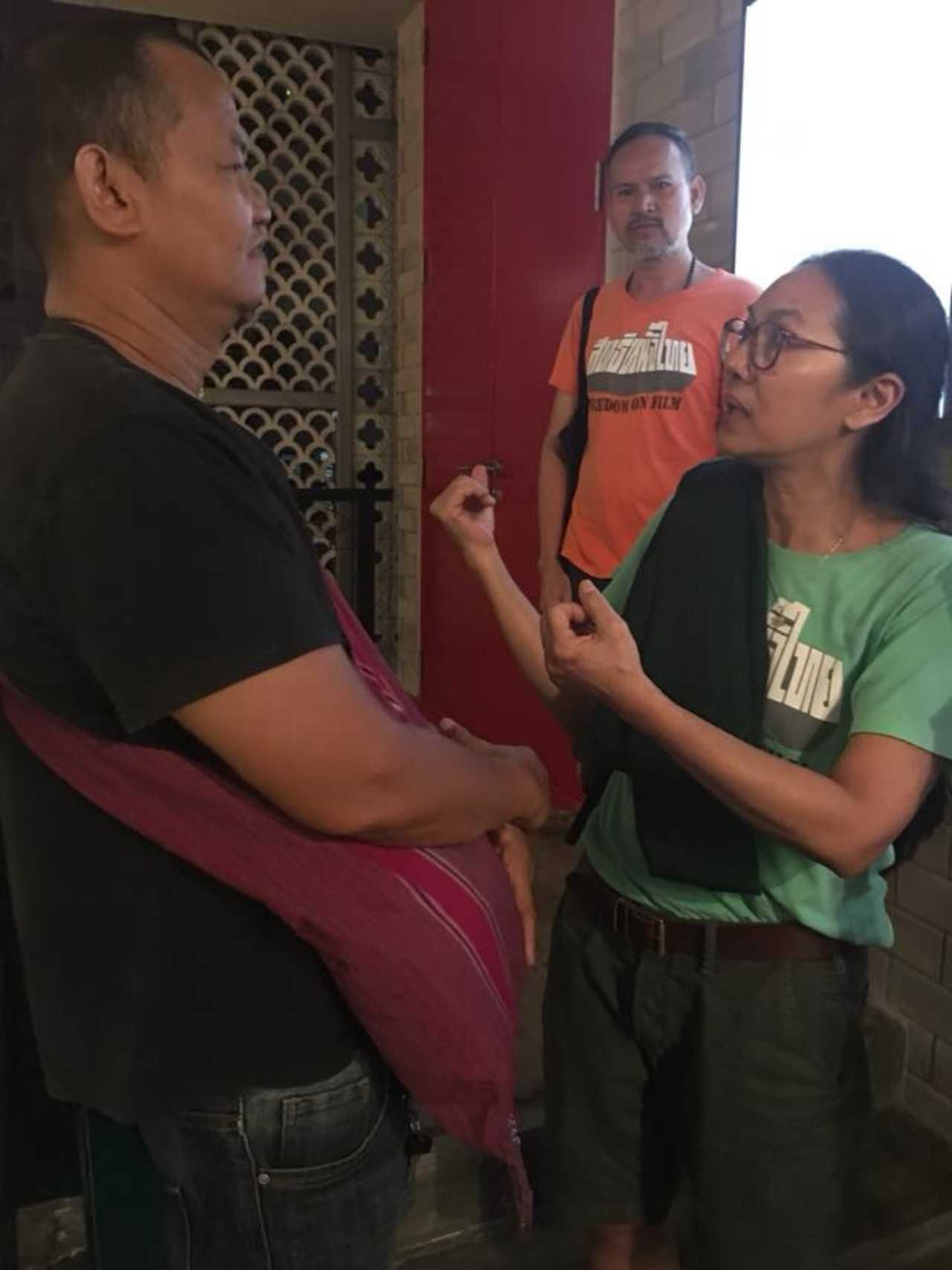 สืบ บุญส่ง กับ อิ๋ง สมานรัชฎ์ กาญจนะวณิชย์  ผู้บริหารของ Cinema Oasis 