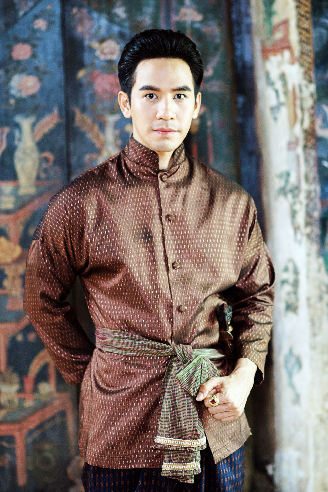 หล่อเข้มหน้าไทยแบบขุนเดช