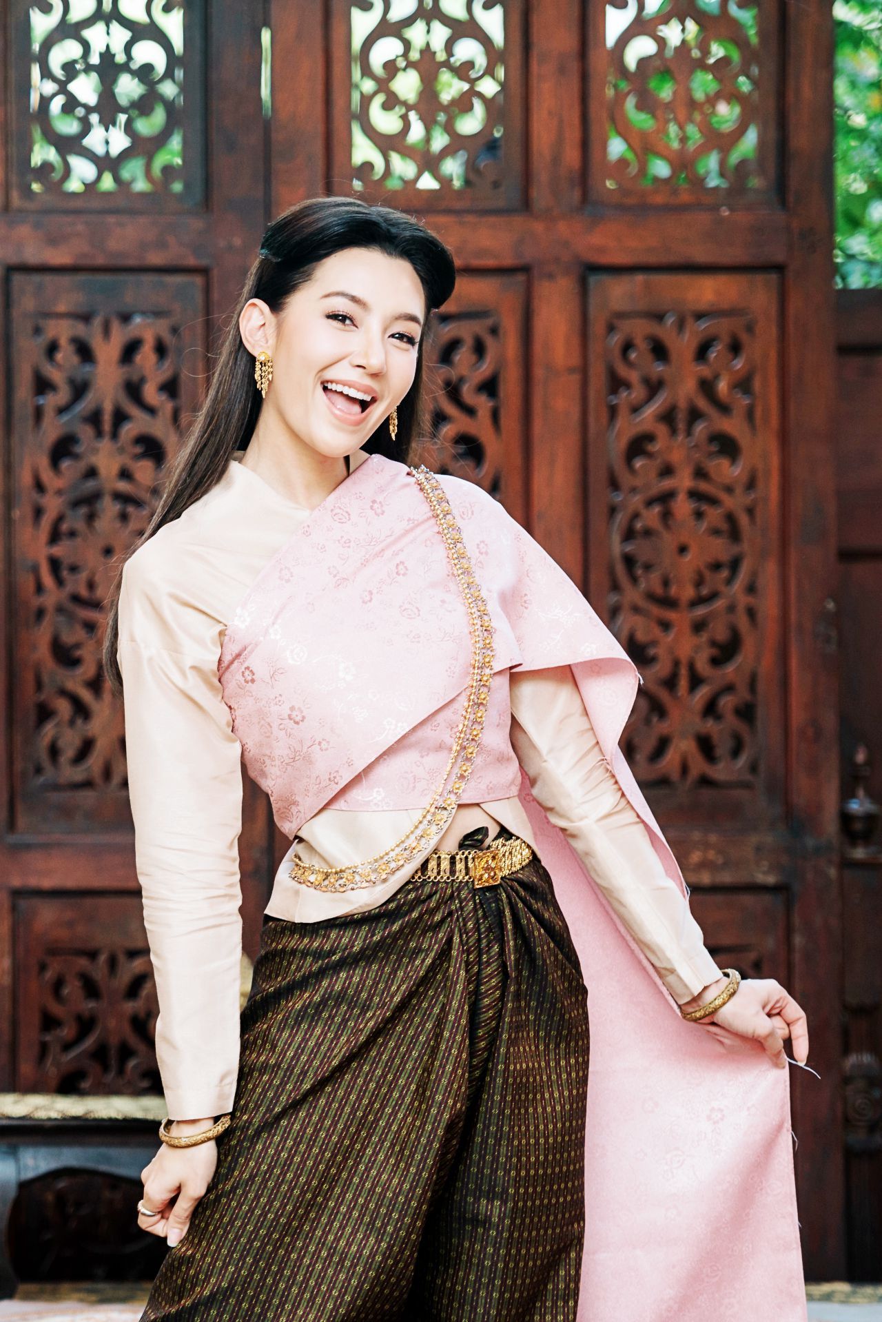 งามแบบแม่หญิงการะเกด