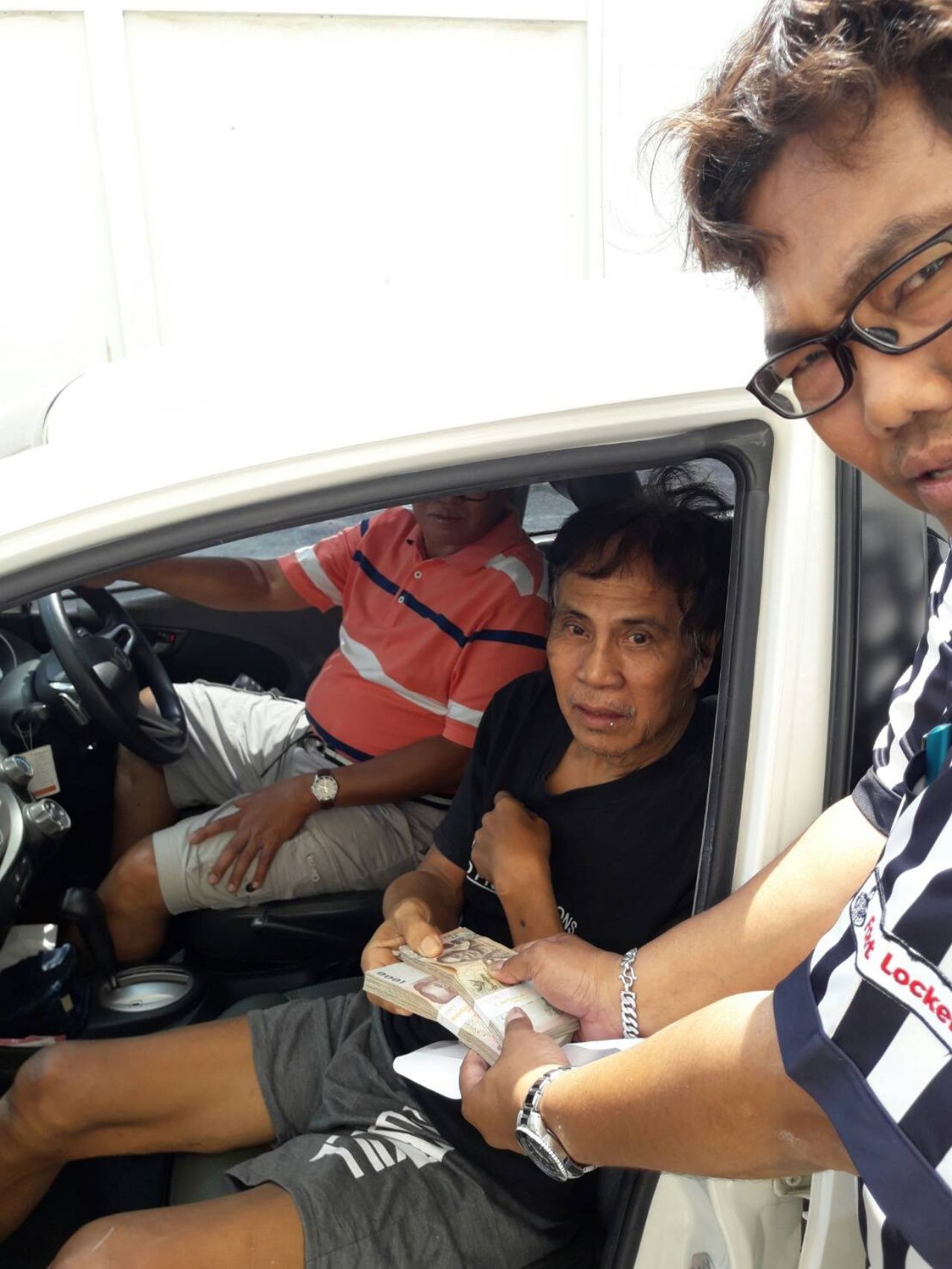 เงินบริจาคก้อนสุดท้าย ส่งมอบโดยนายอภินันท์ รัตนะวิศ เมื่อวันที่ 6 มี.ค. 61