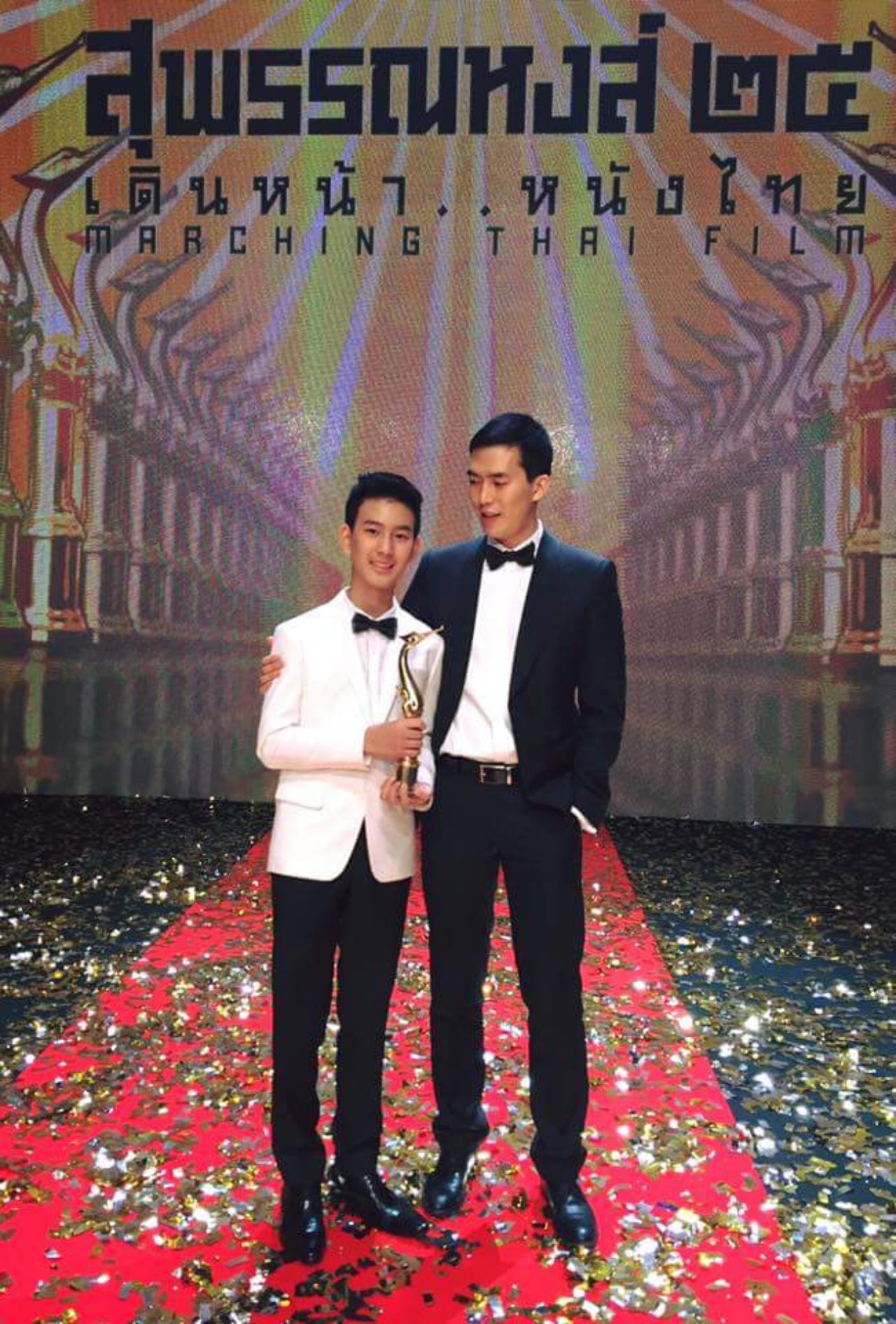 จอช คิม ผู้กำกับและ ริว อิงครัต เคยได้สุพรรณหงส์ ริว รางวัลสมทบชายยอดเยี่ยม จากภาพยนต์เรื่อง พี่ชาย My Hero