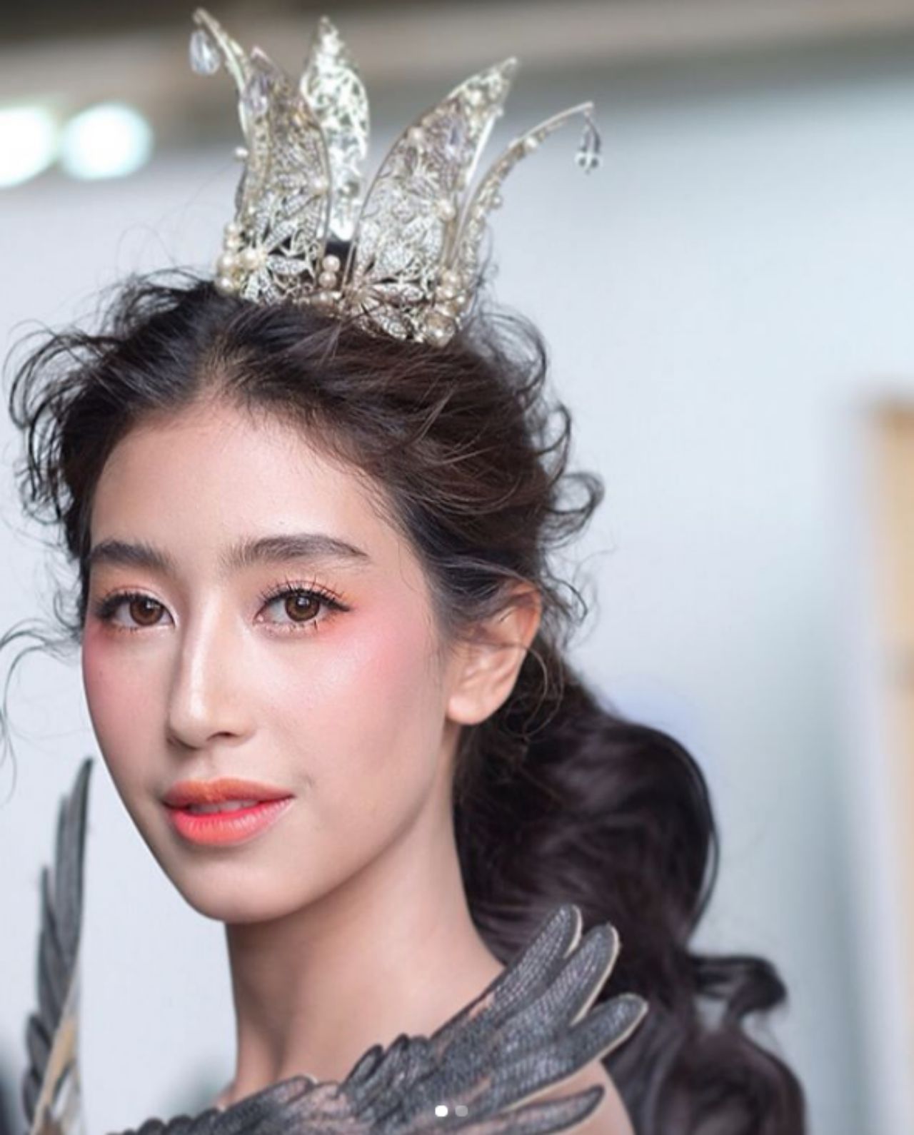 มินต์ - ชาลิดา วิจิตรวงศ์ทอง แต่งหน้าสวยฉ่ำโดย ป้อม วินิจ