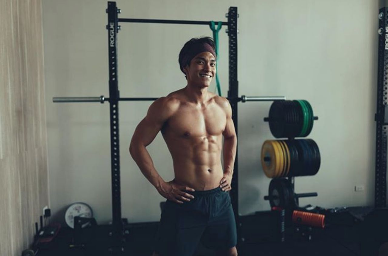 หล่อคมมีซิกซ์แพ็ก