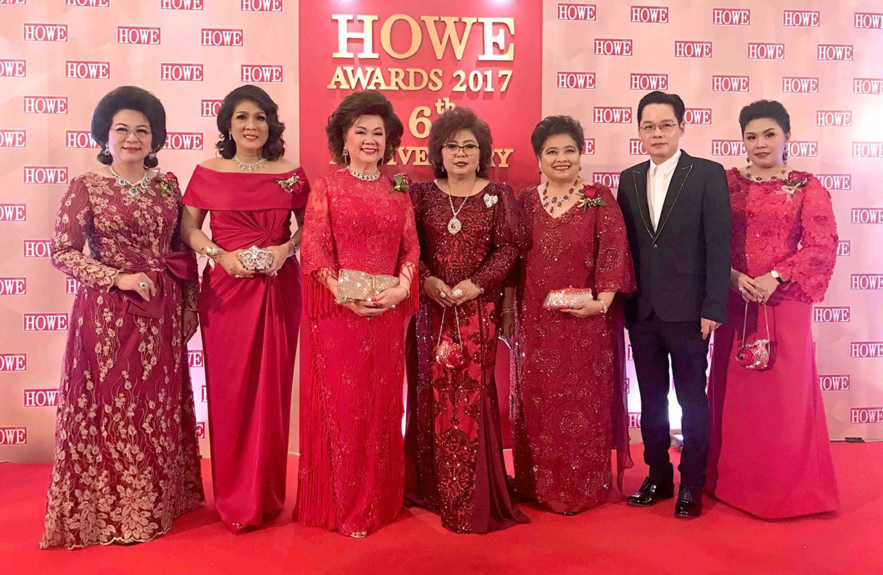 โปรดทราบ ธนพร ฟักเขียว จัดงานประกาศผลรางวัล “HOWE AWARDS 2017” โดยมี สุริยน ศรีอรทัยกุล, ดร.สายสม วงศาสุลักษณ์, พัชรา วีรบวรพงศ์, ดร.ผ่องพรรณ ไพพรรณรัตน์, อำไพ หาญไกรวิไลย์ และ ญาณรักษ์ มานิธิคุณ มาร่วมงานด้วย ที่ รร.เดอะ เบอร์เคลีย์ วันก่อน.