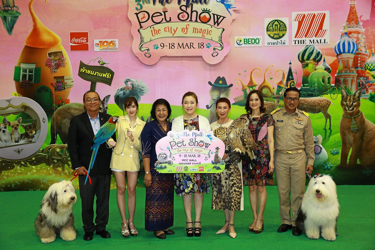 ห้ามพลาด สุภาพร พิมลลิขิต และ วรลักษณ์ ตุลาภรณ์ แถลงข่าวการจัด “เดอะมอลล์ เพ็ท โชว์ ครั้งที่ 3” งานแสดงสัตว์เลี้ยงครั้งยิ่งใหญ่แห่งปี ระหว่าง 9-18 มี.ค. โดยมี สรวิศ ธานีโต, นงนุช นามวงศ์ และ ณัฐชนันท์ เทพหัสดิน ณ อยุธยา มาร่วมงานด้วย ที่เดอะมอลล์ บางกะปิ วันก่อน.