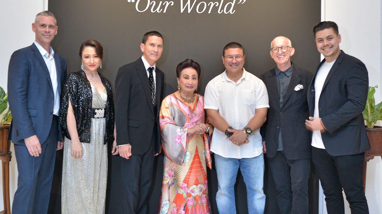 ห้าปี กมลา สุโกศล จัดงานฉลองครบรอบ 5 ปีโรงแรมเดอะสยาม พร้อมเปิดตัว “อาวเว่อ เวิลด์” หนังสือประมวลภาพของ กฤษดา สุโกศล แคลปป์ จากการถ่ายภาพของ ไมเคิล พอล ช่างภาพดังระดับโลก โดยมี มาริสา สุโกศล หนุนภักดี มาร่วมงานด้วย ที่ รร.เดอะสยาม วันก่อน.
