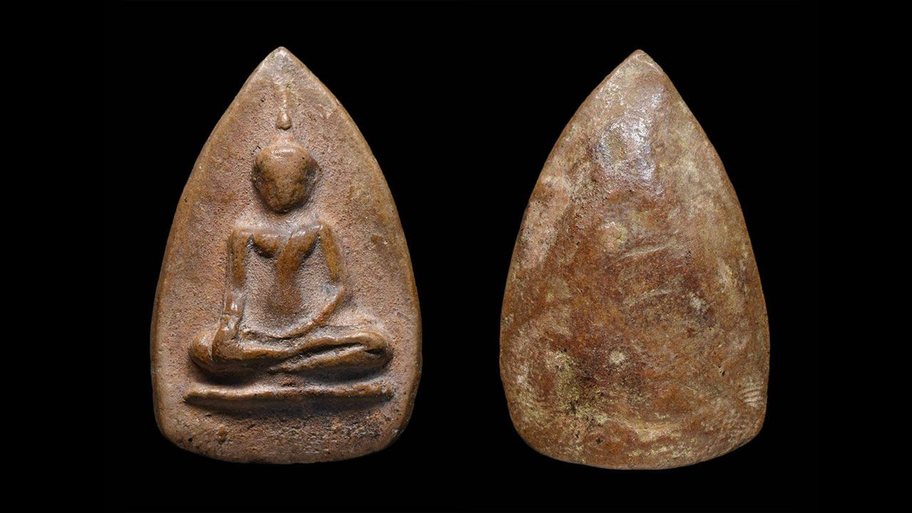 พระกำแพง เม็ดมะลื่น กรุลานทุ่งเศรษฐี กำแพงเพชร ของโทน ทองพระเครื่อง.