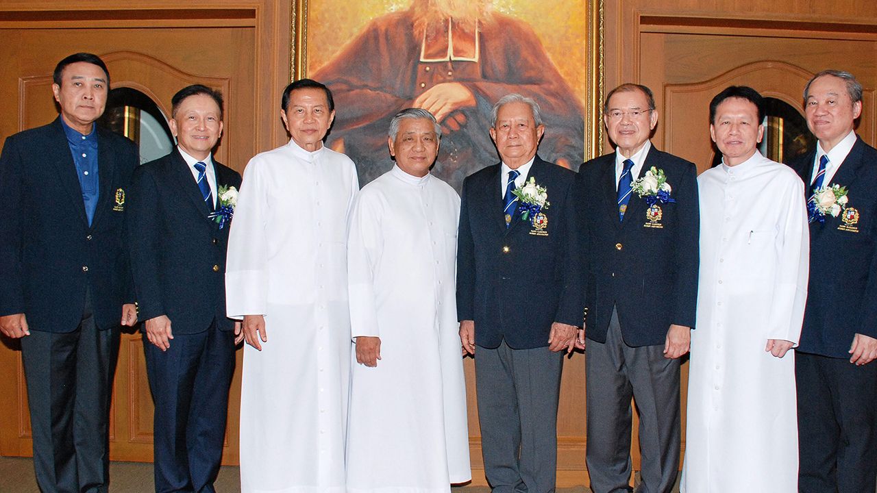 99 ปี ดร.ศิริธัช โรจนพฤกษ์ จัดงานฉลองครบรอบ 99 ปี โรงเรียนเซนต์คาเบรียล พร้อมมอบรางวัลเชิดชูเกียรติ Hall of Fame ให้แก่ พล.อ.สุรยุทธ์ จุลานนท์, ดร.ศุภชัย พานิชภักดิ์ และ พล.ต.อ.นพ.จงเจตน์ อาวเจนพงษ์ โดยมี ภราดาสุรสิทธิ์ สุขชัย มาร่วมงานด้วย ที่โรงเรียน วันก่อน.