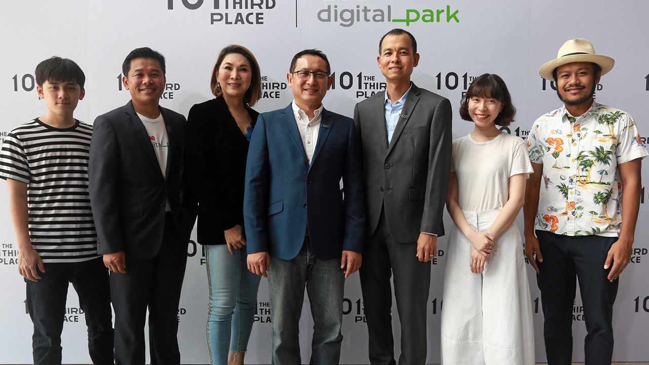 เปิดแล้ว วิสิษฐ์ มาลัยศิริรัตน์ และ ณิชา ศรีสงวนสกุล จัดงานเปิดศูนย์การค้าแห่งใหม่ “วัน-โอ-วัน เดอะเทิร์ด เพลส แอท ทรู ดิจิตัล พาร์ค” พร้อมเทศกาลดนตรีและงานศิลปะ โดยมี สุทธา เรืองชัยไพบูลย์, ฐนสรณ์ ใจดี และ นำโชค ทะนัดรัมย์ มาร่วมงานด้วย ที่สุขุมวิท 101/1 วันก่อน.