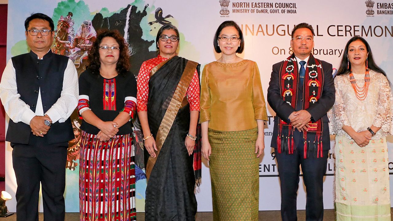 น่าชม สุจิตรา ดูไร ทูตอินเดีย จัดงาน “North East India Festival in Thailand” เทศกาลหลากสีสันแห่งการแสดงดนตรี นาฏศิลป์ อาหาร การท่องเที่ยวและการค้า โดยมี ชุติมา บุณยประภัศร และ รันจัน ซาปาม มาร่วมงานด้วย ที่โรงแรมเซ็นทาราแกรนด์ เซ็นทรัลเวิลด์ วันก่อน.