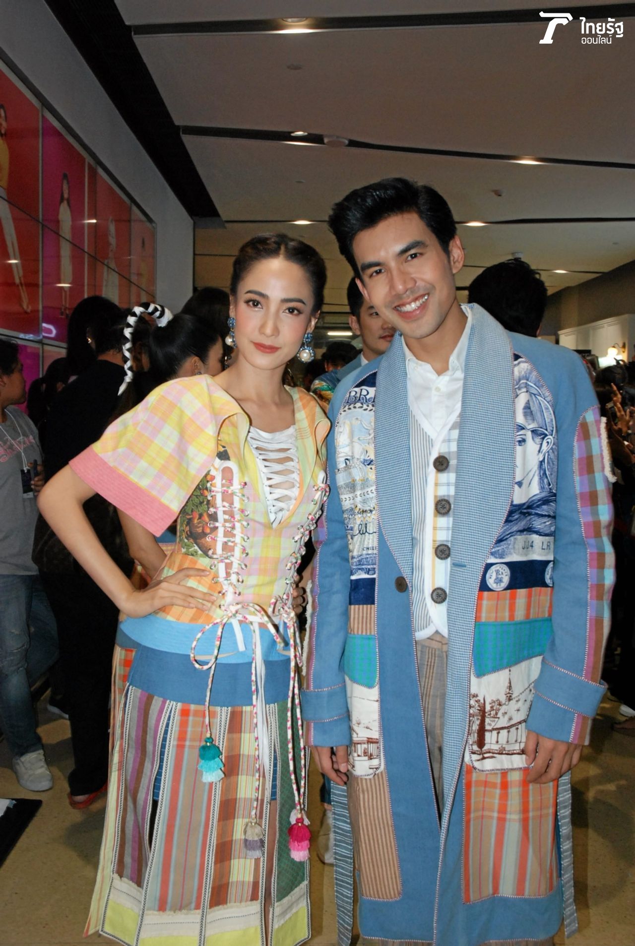 ในส่วนของเสื้อผ้านั้น แลดูวุ่นวายเนอะๆ เต๋อ ฉันทวิชช์ ไม่ต้องคิดเยอะ นี่แหละใช่!