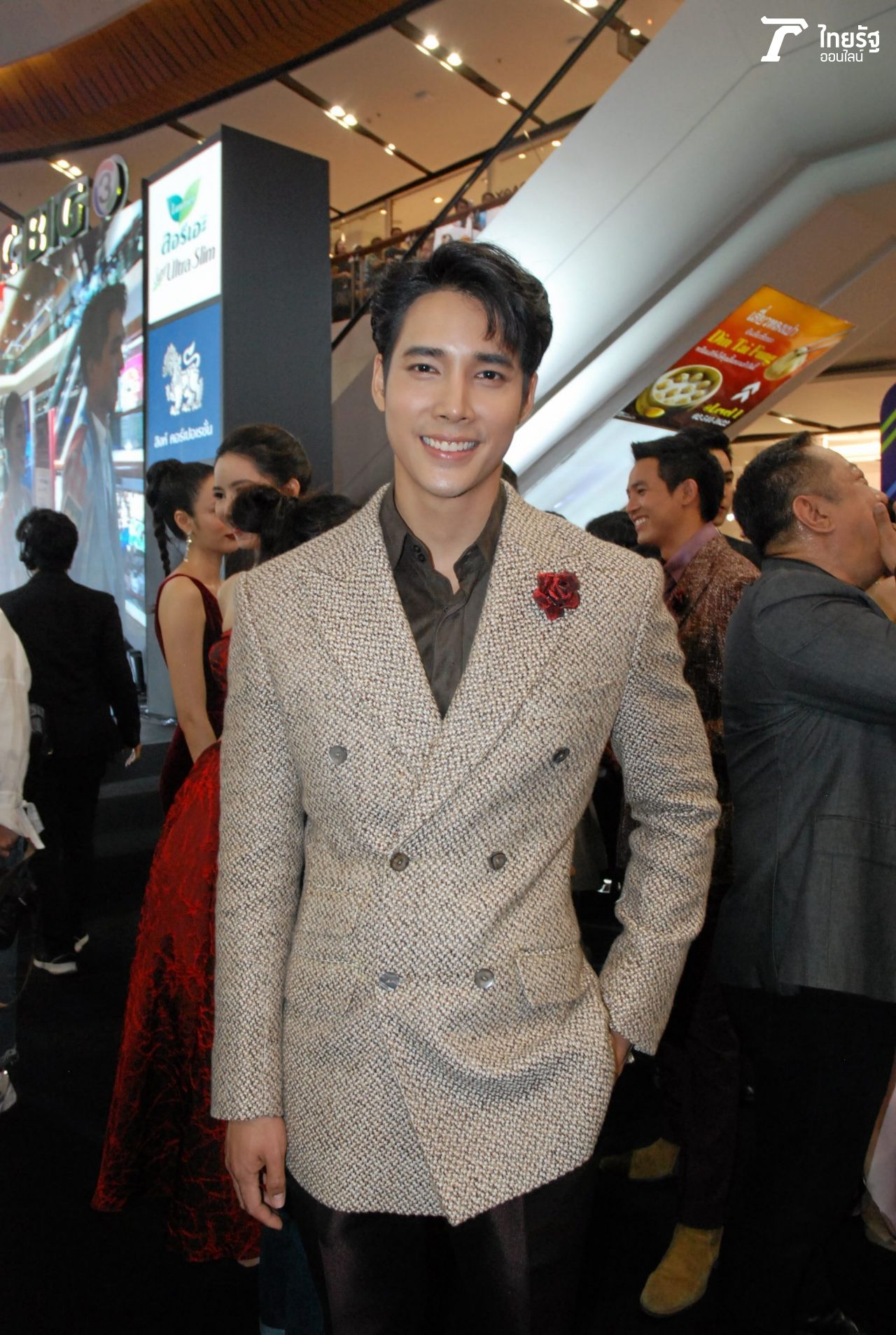 แจกยิ้มไปแบบไม่เมื่อย อ้วน เด่นคุณ อย่าให้ถอดเสื้อโชว์นะ
