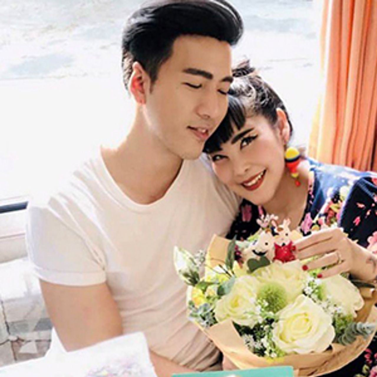 คู่รัก โย่ง อาร์มแชร์ จัดบ้านตุ๊กตา Sylvanian ให้เป็นของขวัญวาเลนไทน์ภรรยา ถูกใจแค่ไหน ดูจากลีลา ก้อย เอียงซบคุณสามีสิจ๊ะ เปลี่ยนจากเล่นตุ๊กตา มีลูก ให้เลี้ยงก็ดีนะ!!