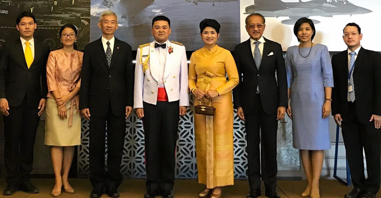 วันกองทัพไทย  -  ปัญญารักษ์ พูลทรัพย์ ออท. ณ กรุงพนมเปญ กัมพูชา พร้อมด้วย ณัฏฐวุฒิ โพธิสาโร อดีต ออท. ณ กรุงพนมเปญ เข้าร่วมงานวันกองทัพไทย ที่สถานเอกอัครราชทูต ณ กรุงพนมเปญ เมื่อวันก่อน.