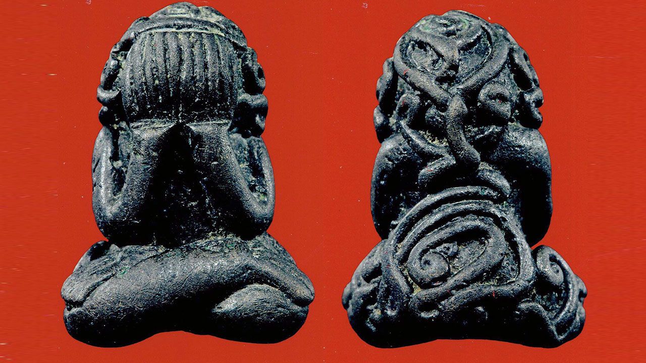 พระปิดตามหายันต์ พิมพ์ตุ๊กตา เนื้อสำริด หลวงพ่อทับ วัดทอง ของ (เบิ้ล) เบญจมิน ท่าพระจันทร์.