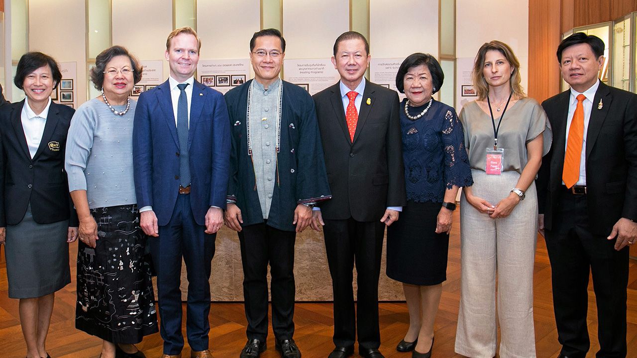 ประชุม วีระศักดิ์ โควสุรัตน์ และ สนั่น อังอุบลกุล เปิดการประชุม AFS Study Tour Thailand 2019 พร้อมต้อนรับ เดเนียล โอ๊ปส์ ประธานเอเอฟเอสสากล ในโอกาสมาเยือนไทย โดยมี จิรวัฒนา จรูญภัทรพงศ์ และ มาลีรัตน์ ปลื้มจิตรชม มาร่วมงานด้วย ที่ สนง.ใหญ่มูลนิธิเอเอฟเอส วันก่อน.