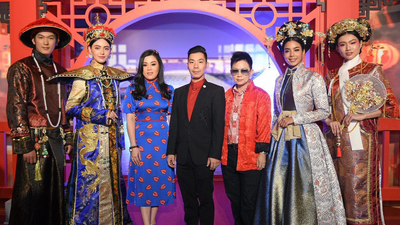 ไชนีสนิวเยียร์ อภิเชษฐ์ ศรีวัฒนประภา และ อรุณรุ่ง ศรีวัฒนประภา จัดงาน King Power Chinese New Year 2019 The Blissful Harmony ต้อนรับปีกุน โดยมี ธัญชนก มูลนิลตา, นุชนาถ ระวีแสงสูรย์ และ ใหม่-ดาวิกา โฮร์เน่ มาร่วมงานด้วย ที่คิง เพาเวอร์ รางนํ้า วันก่อน.