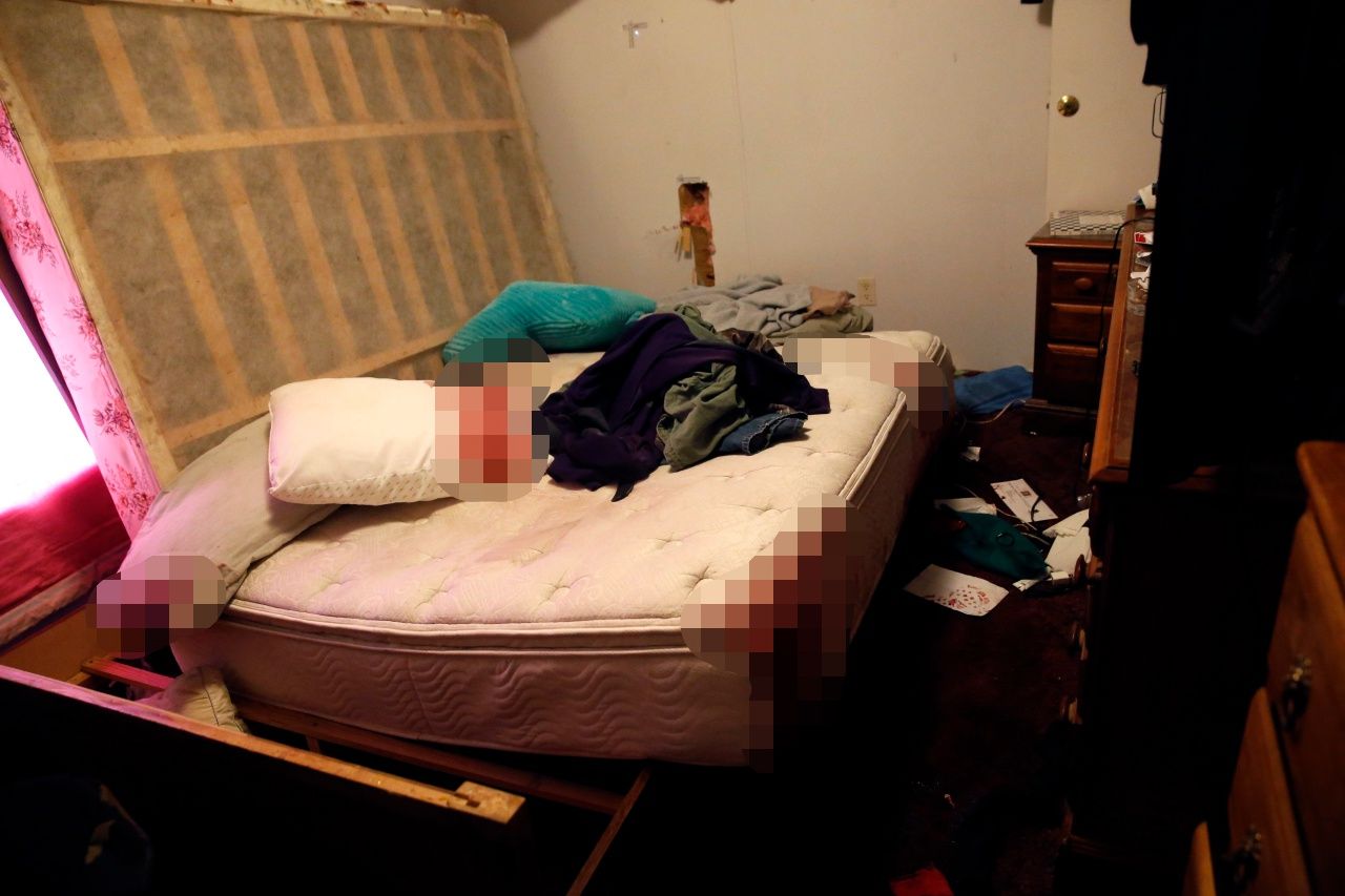 สภาพห้องนอนที่คีธ กับเอลิซาเบธ เธริโอต์ ถูกขัง