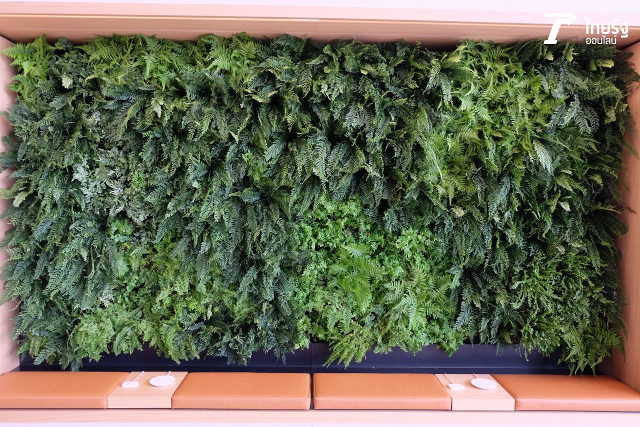 มุมพักผ่อน ลูกค้าสามารถเข้ามานั่งชาร์ตแบตฯ ได้