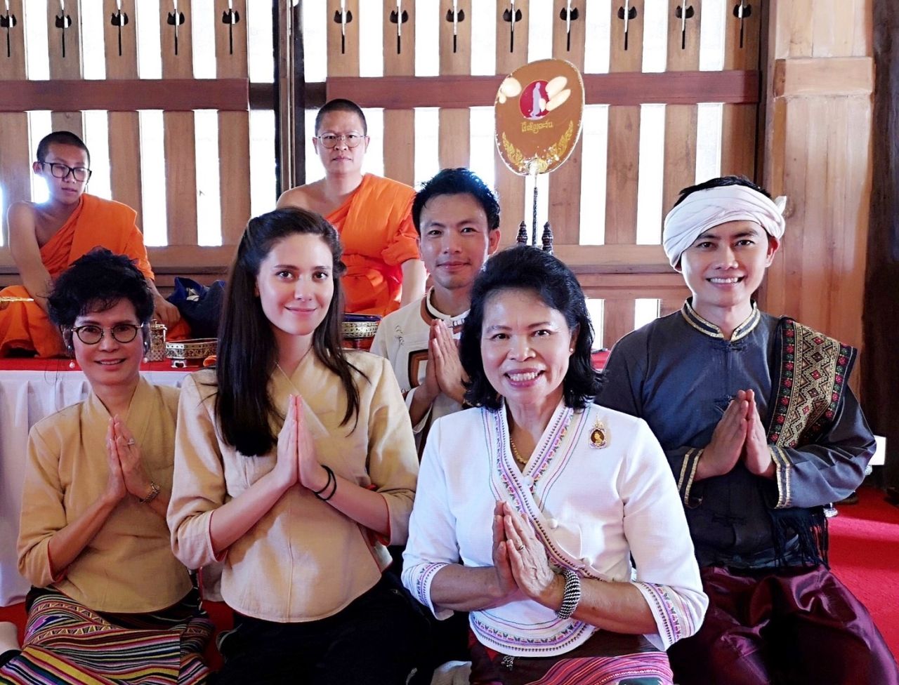 (จากซ้ายมือ) คุณชนกสรวง พูลเลิศลาภ คุณแม่มารีญา และ มารีญา ถัดไปคือ หมอสอง นพ.นพรัตน์ รัตนวราห