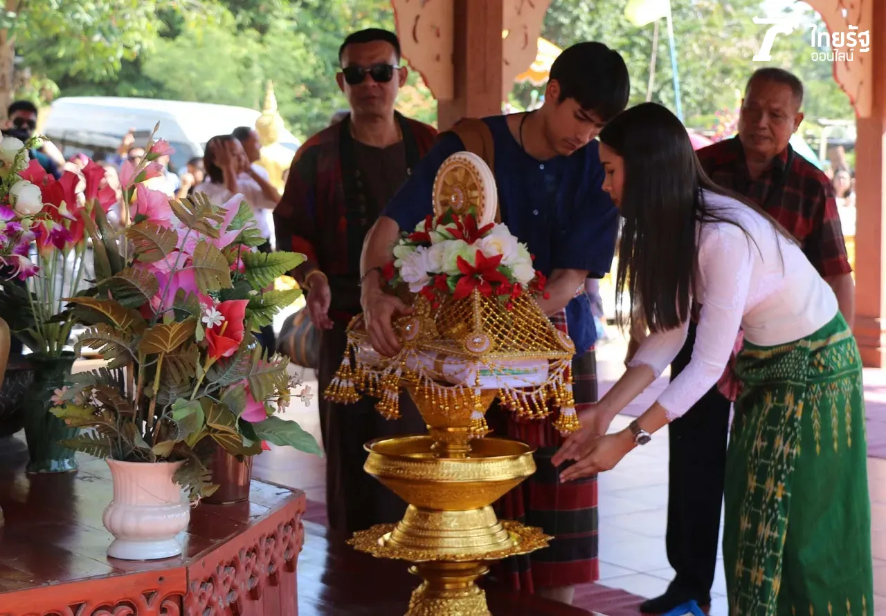 คู่รักสายบุญ ณเดชน์-ญาญ่า ทอดกฐินเข้าวัดได้เงิน 4 ล้านบาท!!