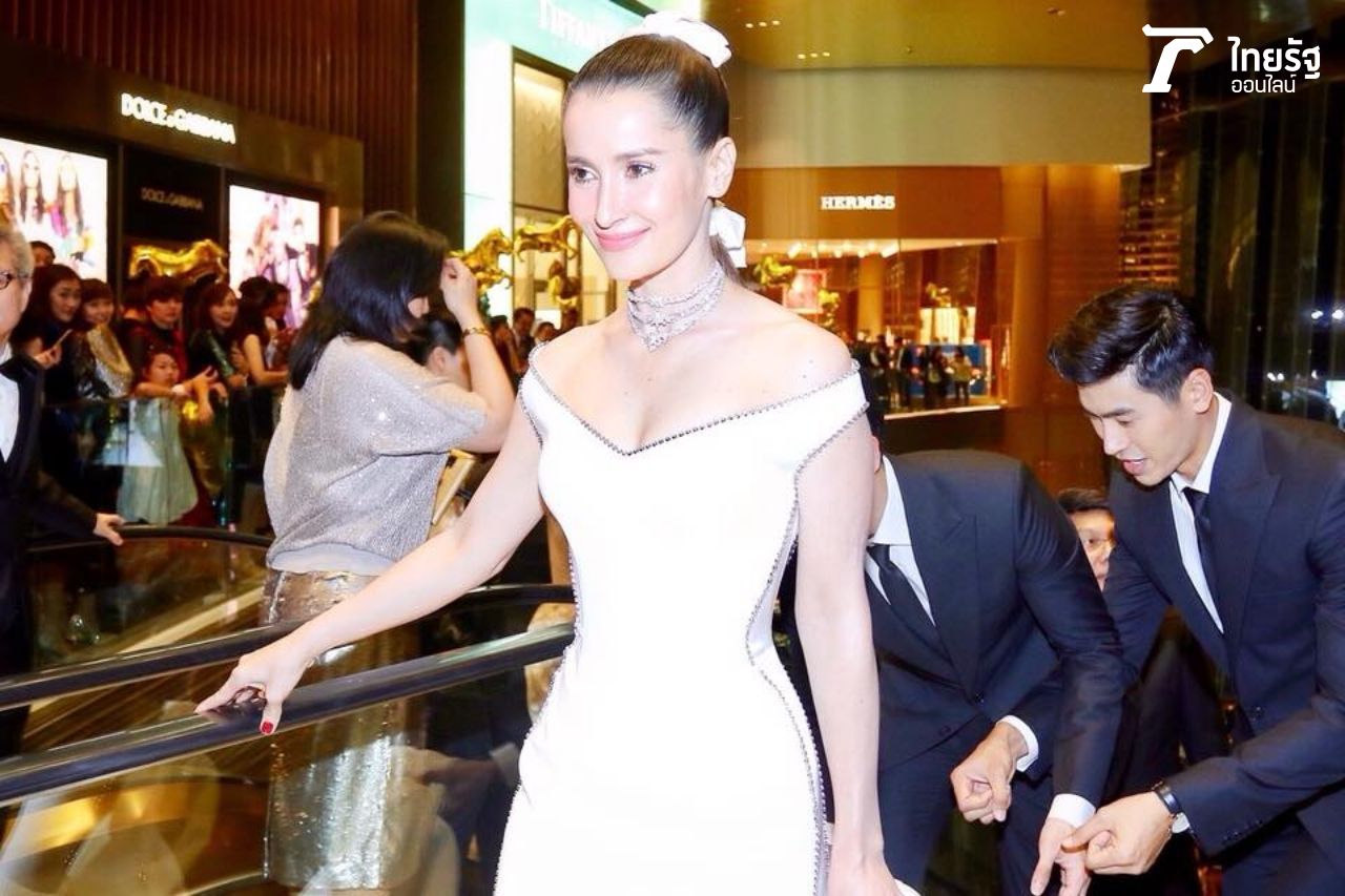 ขาวพราวเสน่ห์อย่างแรง แอน ทองประสม พรมแดงไม่เคยพลาดความเป๊ะ 