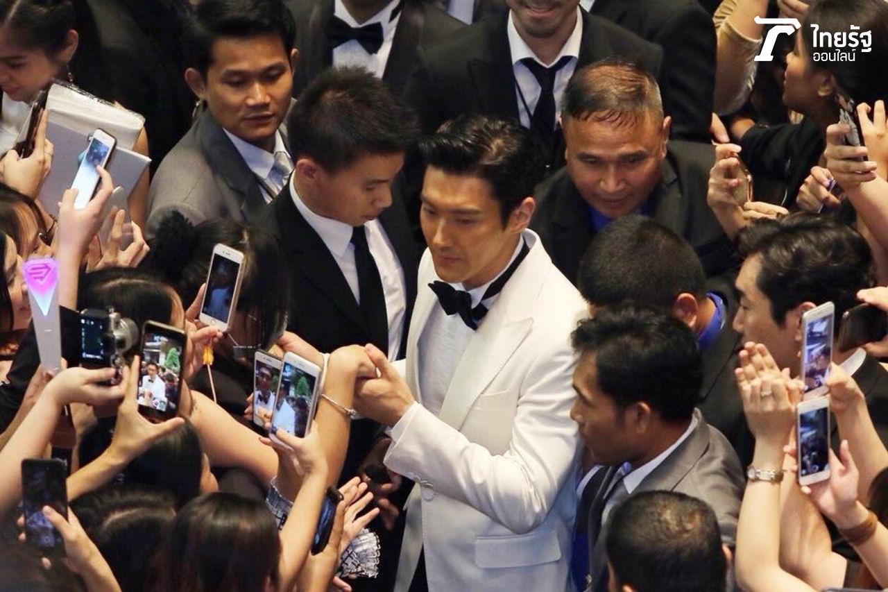 ขอมือเธอหน่อยนะๆ 