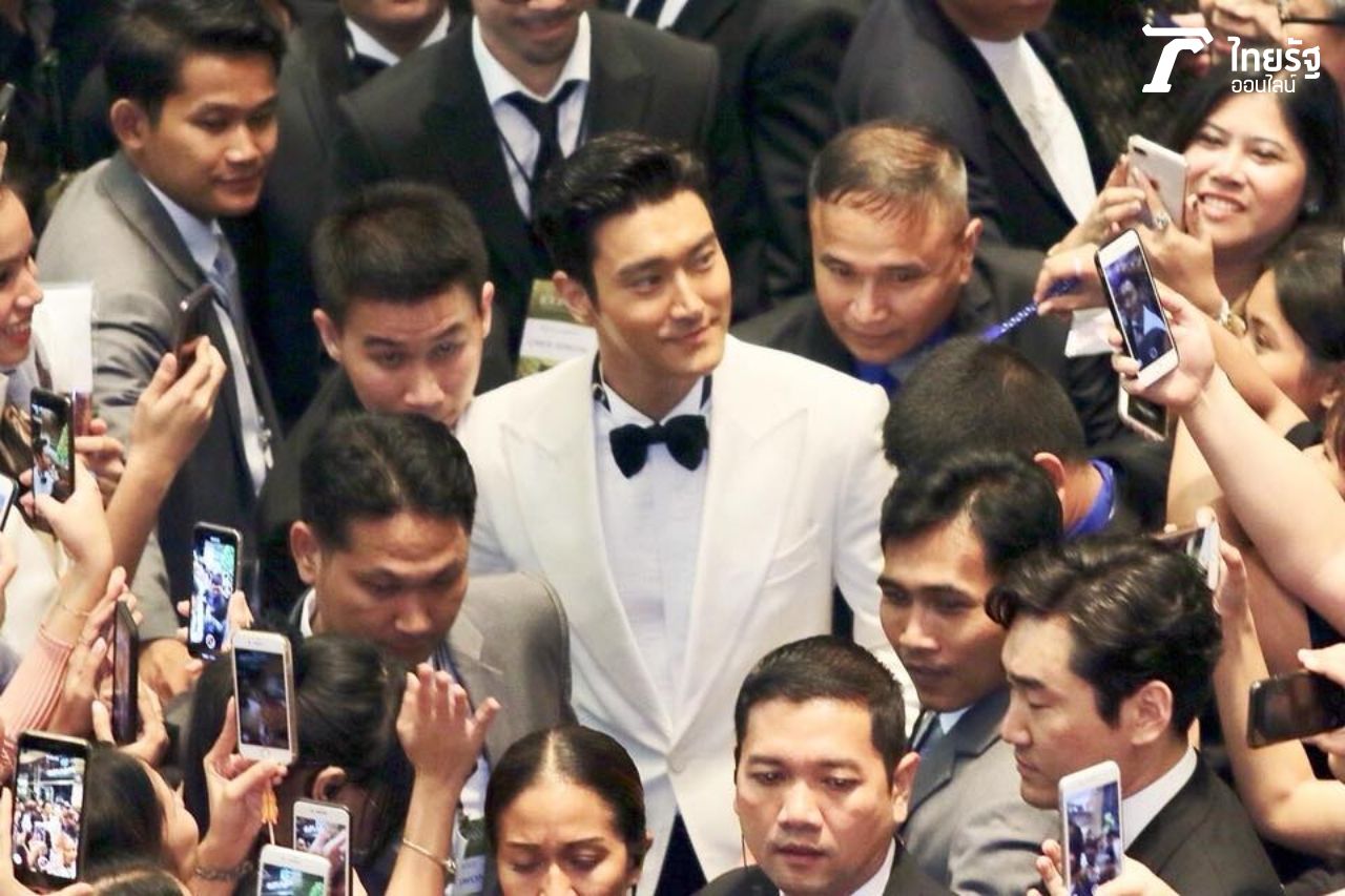 ต้องทำใจหน่อย หล่อเยอะคนรุมแน่นแยะ 